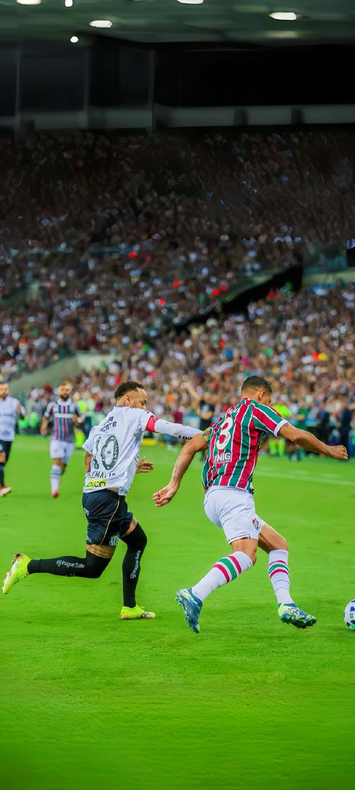 爱德华兹半场12分4失误，兰德尔10中5拿到14分（半场战报：爱德华兹12分4失误，兰德尔10投5中砍下14分）