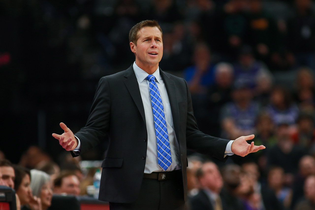 拉波尔塔参加前巴萨球员协会圣诞晚宴，部分退役球员出席（拉波尔塔现身巴萨前球员协会圣诞晚宴，多位退役球员到场）