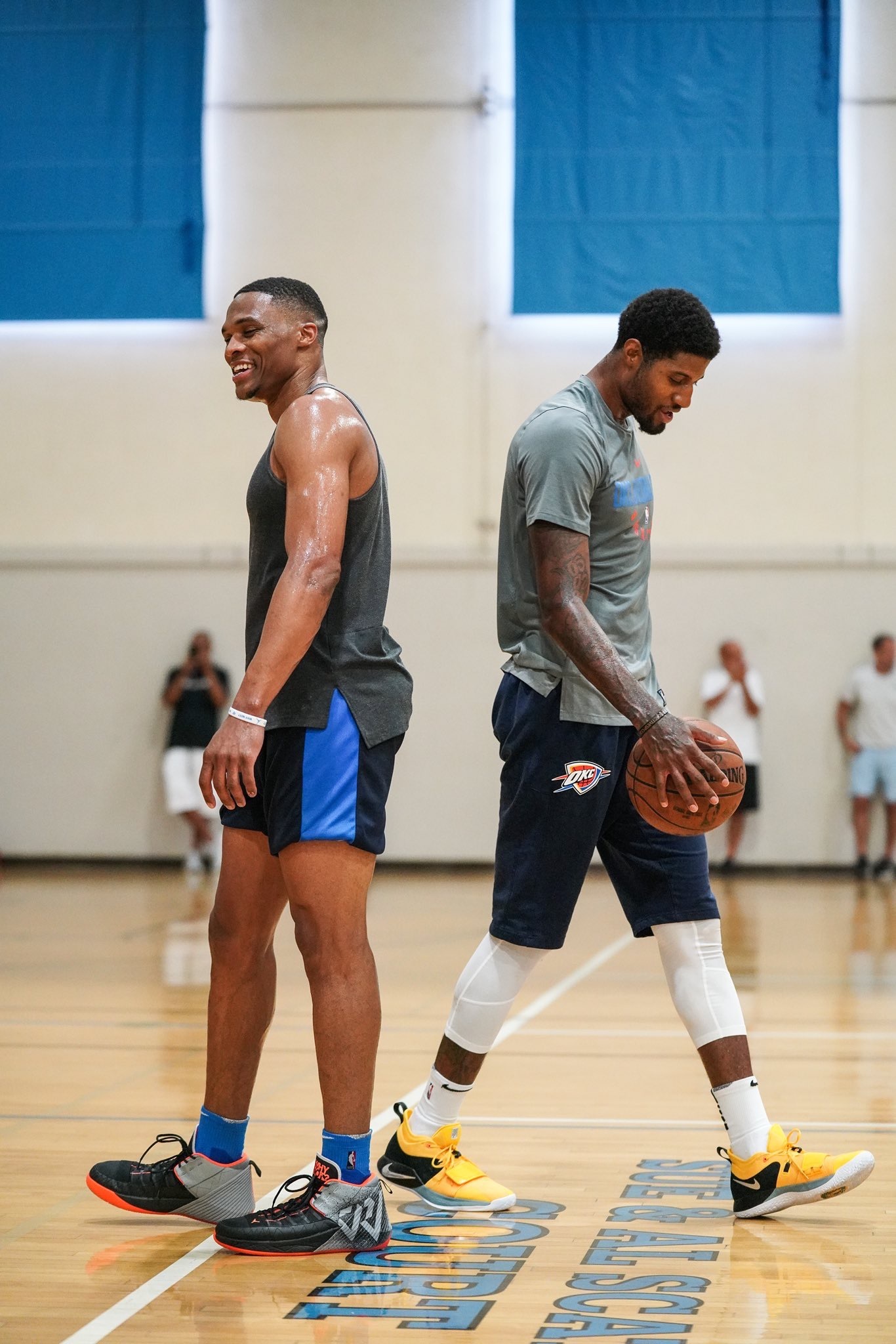 率队成功保级，内马尔晒图：这是艰难的一年，桑托斯，我爱你（带队保级成功，内马尔晒照感叹：这一年太难，桑托斯我爱你）