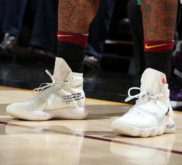 埃芬博格：拜仁前场三人能给卡尔空间，把他与梅西相比没好处（埃芬博格：拜仁锋线三人组能为卡尔创造空间，与梅西对比毫无裨益）