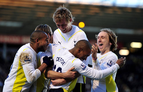 火星撞地球！枪手领跑英超&欧冠0丢球，拜仁新赛季17胜1平不败（豪门齐飞！阿森纳英超领跑欧冠零失球，拜仁新季17胜1平保持不败）