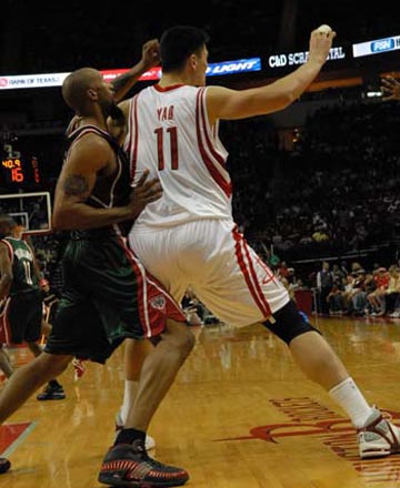 杨乐乐带儿子飞成都参加马术比赛，汪涵又缺席，沐沐露脸更像妈妈（杨乐乐陪儿子赴成都征战马术赛，汪涵再度缺席，沐沐近照越发像妈妈）