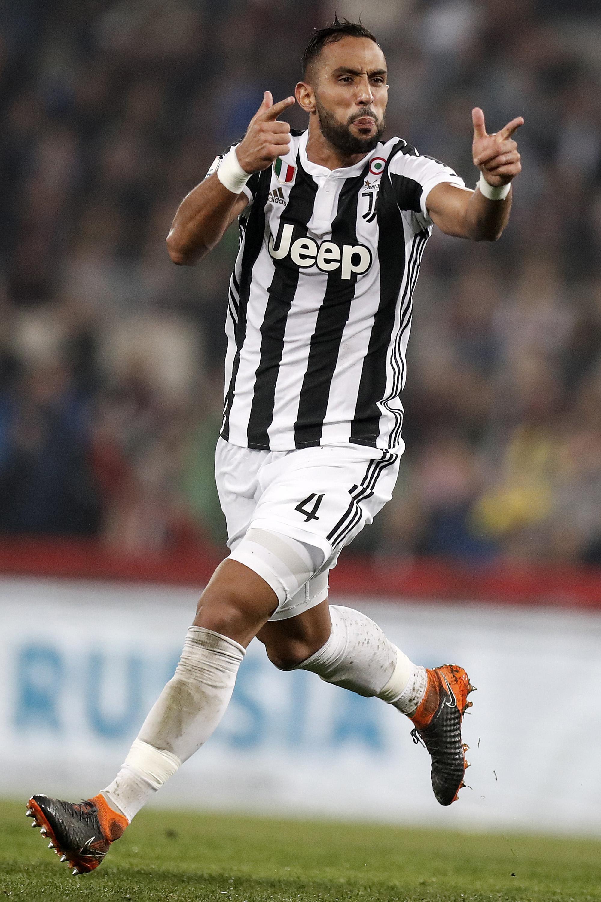 足坛一夜动态：曼城豪取19连胜，巴萨逆转马竞，纽卡热刺互相伤害（今晨足坛速递：曼城19连胜再刷纪录，巴萨逆转马竞，纽卡与热刺两败俱伤）